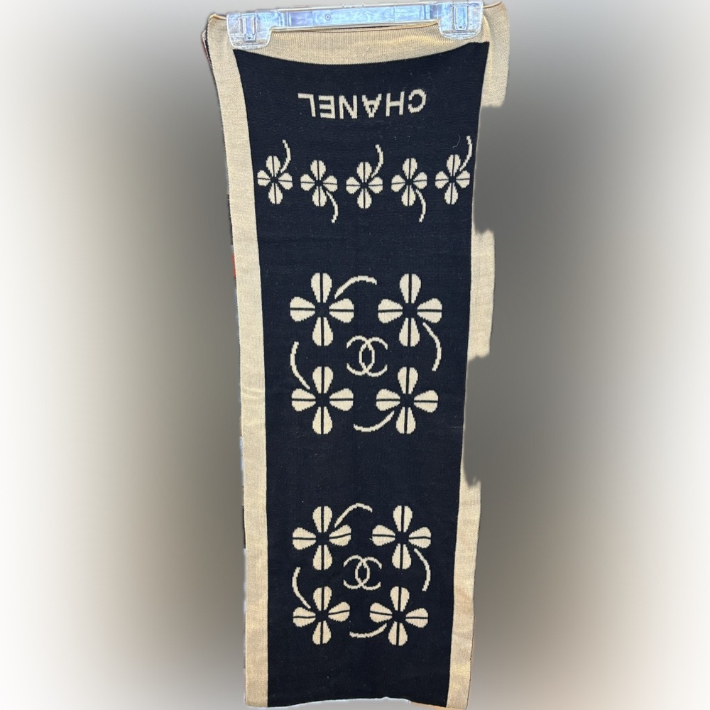 Chanel Scarf - Picture 3 of 4